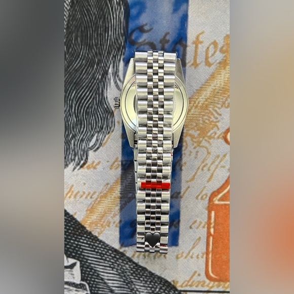 36mm Luxury Style Automatic Stainless Steel Watch Silver Dial - Picture 4 of 5